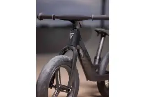 Велосипед беговел Giant Pre Carbon 12’’ карбон - Магазин ВелоБуча