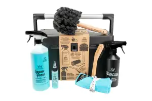 Набор для мойки Peaty's Cleaning Kit, шампунь 1L / дегризер 500ml / щетка 2шт / полотенце микрофибра / смазка цепи 120ml, All-Weather Набор для мойки Peaty's Cleaning Kit, шампунь 1L / дегризер 500ml / щетка 2шт / полотенце микрофибра / смазка цепи 120ml, All-Weather